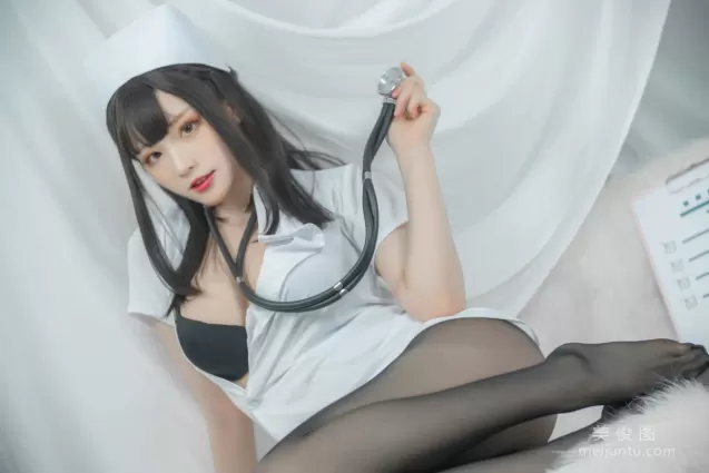 起司塊wii 《白色護士》 寫真集