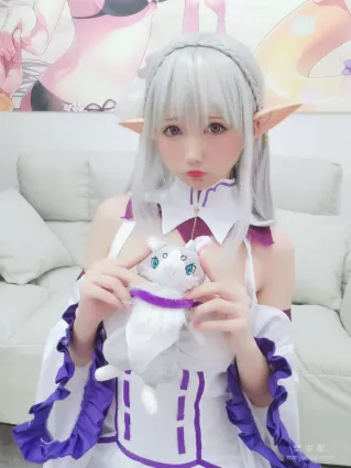NAGISA魔物喵 《自攝系列 No.005 艾米莉亞》 寫真集