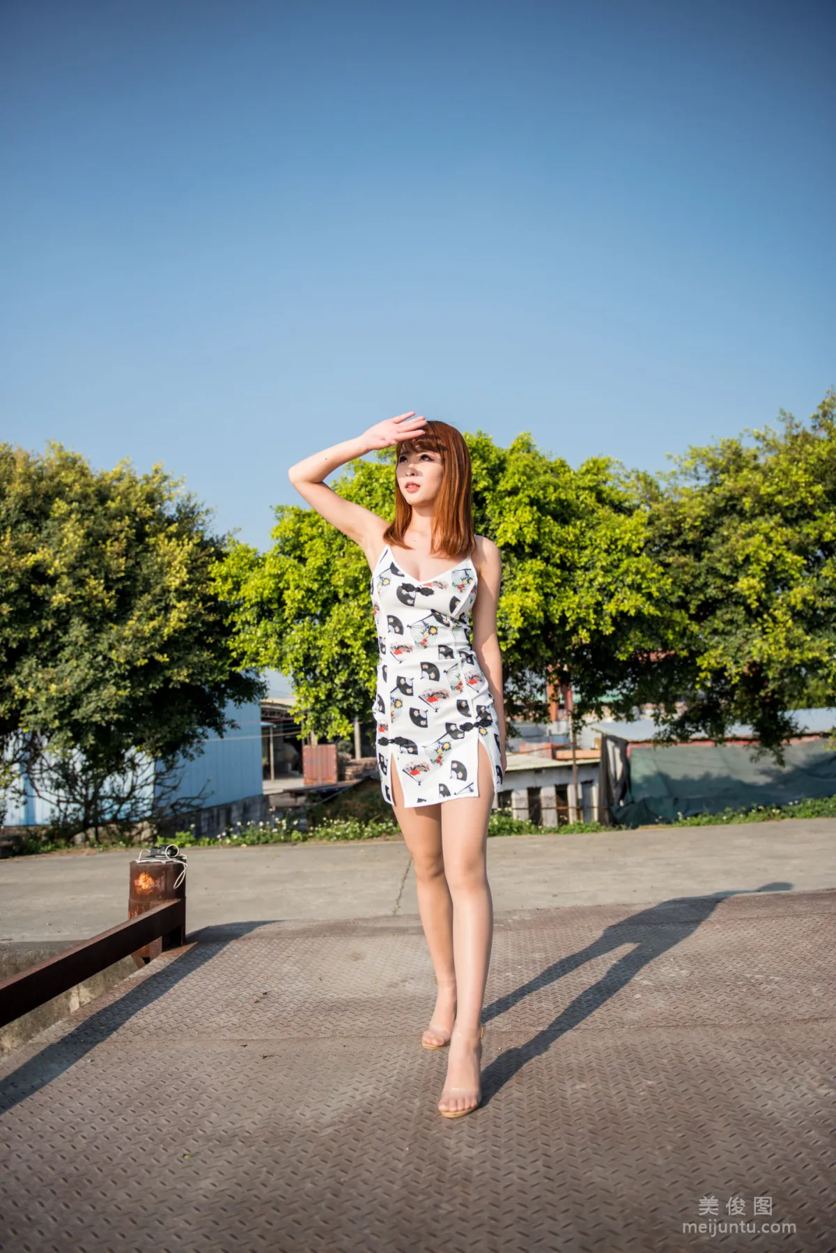 Qingshui Younai, Wind-Riding Street Snap Tight Skirt and Stockings, Photo Set photo 44