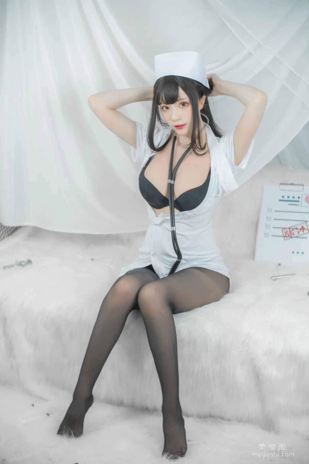 Qisikuai wii, White Nurse, Photo Set photo 3