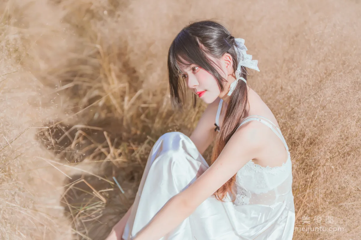 Ying Taomiao: Web Idols photo 12
