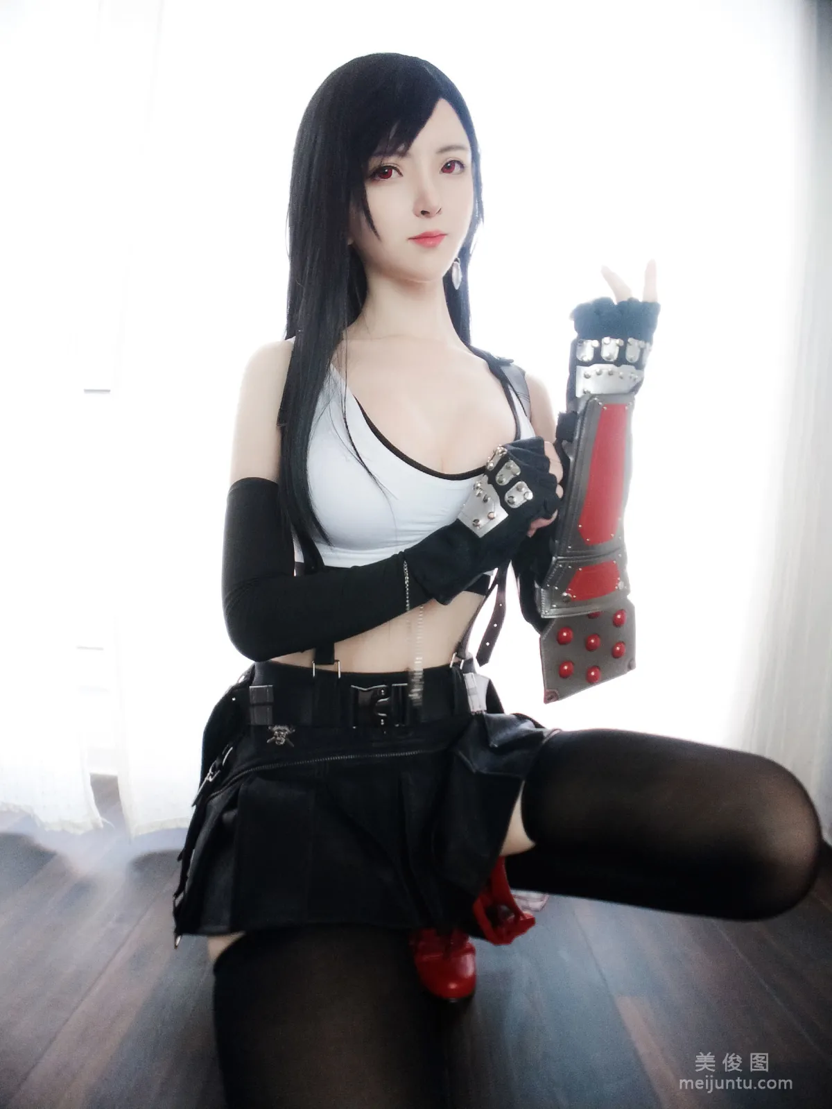 [Internet Celebrity Model Coser] Yixiao Yangze Tifa Standard Outfit Photo Set photo 2