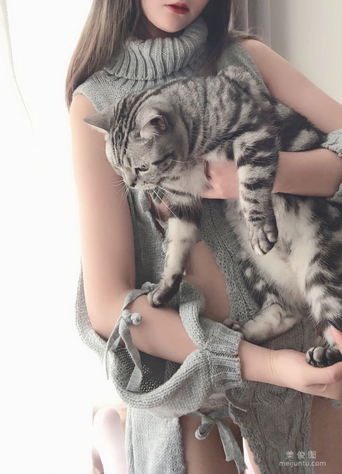 Coser Shi Qingshui "Backless Sweater" Photo Set photo 9