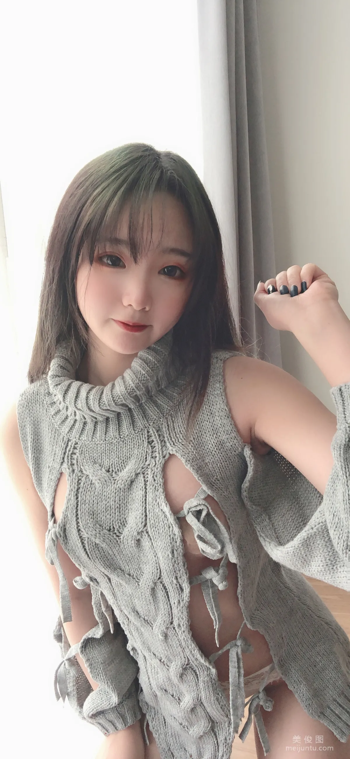 Coser是青水 《露背毛衣》 写真集10