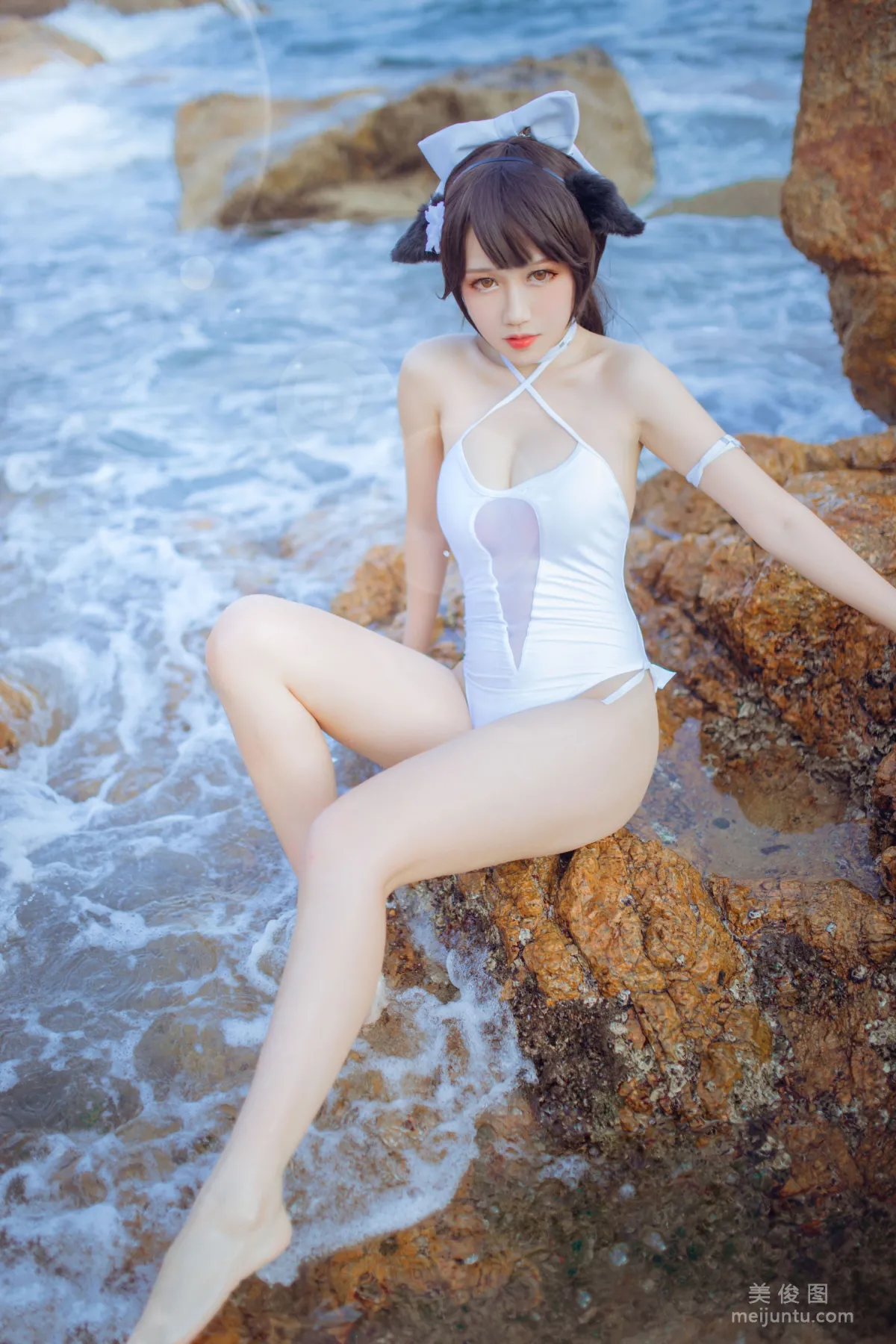 Douniang Lishi x Bu Daimao, Mastiff Beach Swimwear Photo Set photo 8