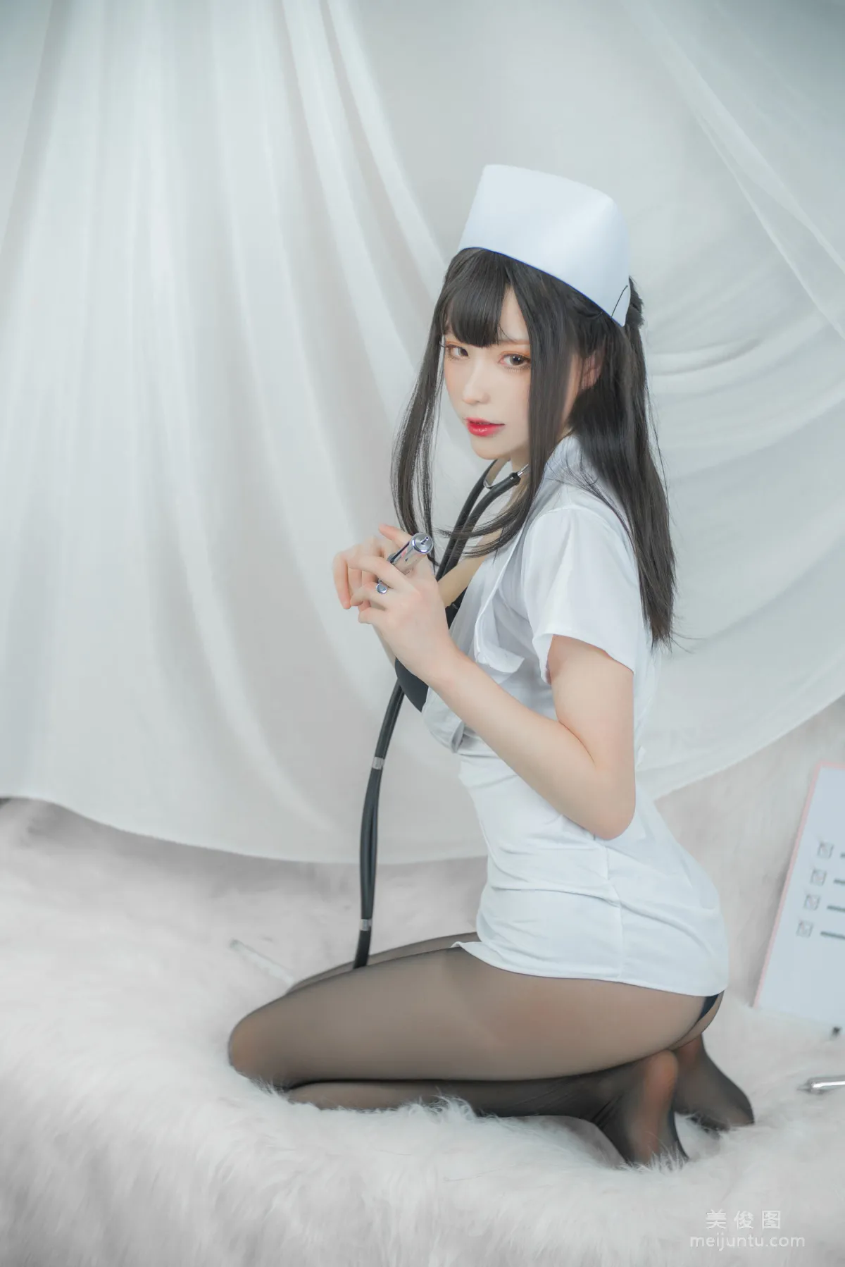Qisikuai wii, White Nurse, Photo Set photo 7