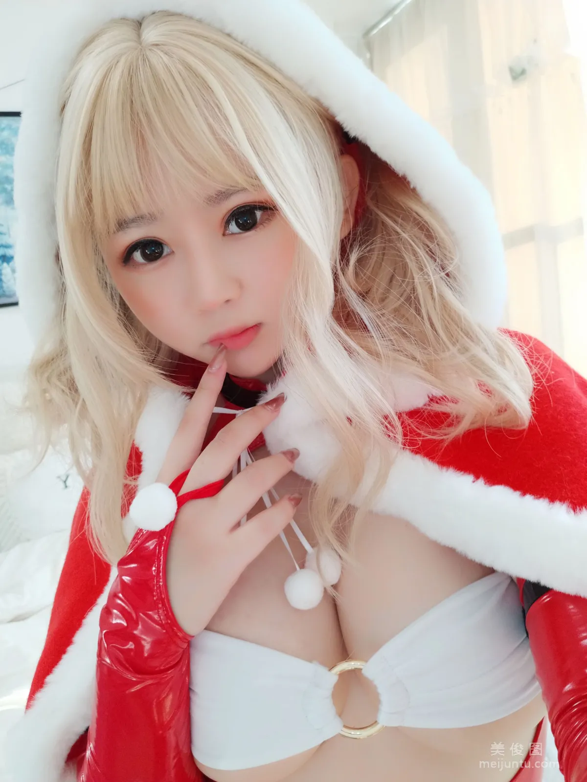 [美女Coser] 是依酱呀 《雪夜锦礼》 写真集10