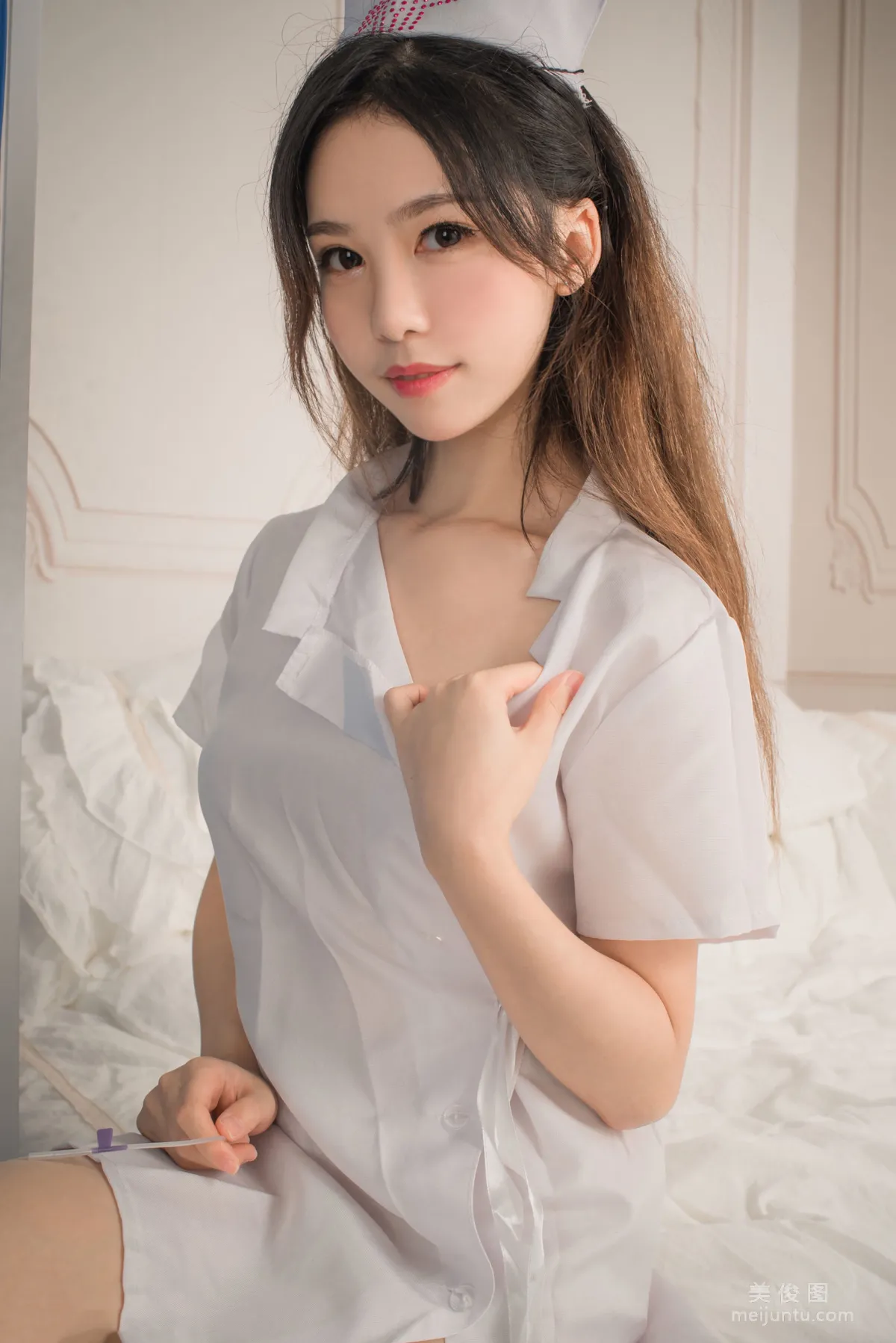 抖娘-利世 《俏皮小护士》 写真集31