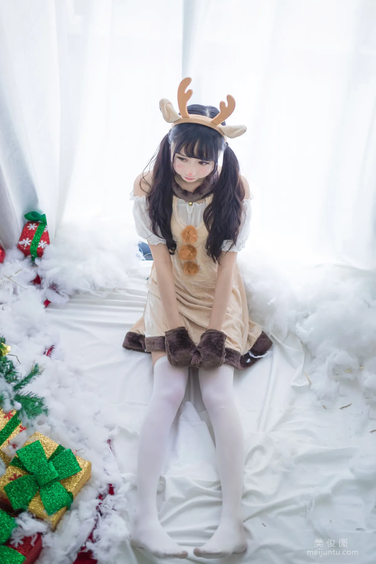 Mu Mianmian OwO, Santa Claus and Reindeer-chan Photo Set photo 36