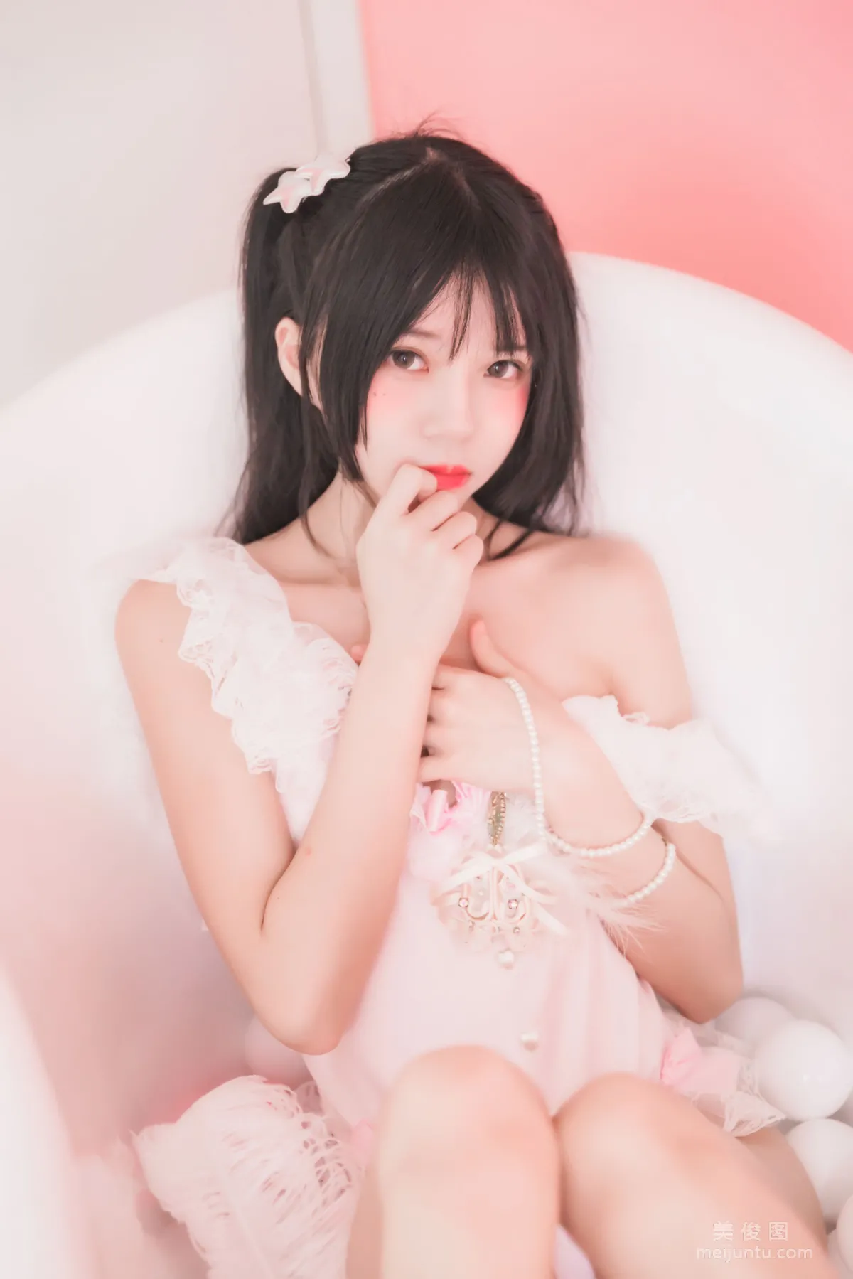Ying Taomiao: Web Idols photo 13