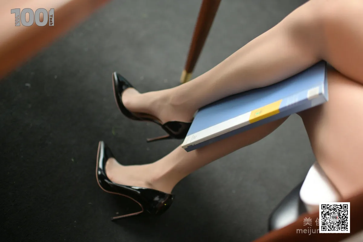 [One Thousand and One Nights] Model: Lucy, Beautiful Female Doctor 1, Sheer Stockings and Beautiful Legs Photo Set photo 63
