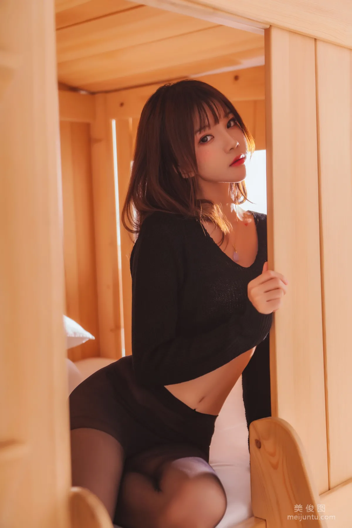 Ying Taomiao 'Black & White, Sexy Black' Photo Set photo 3
