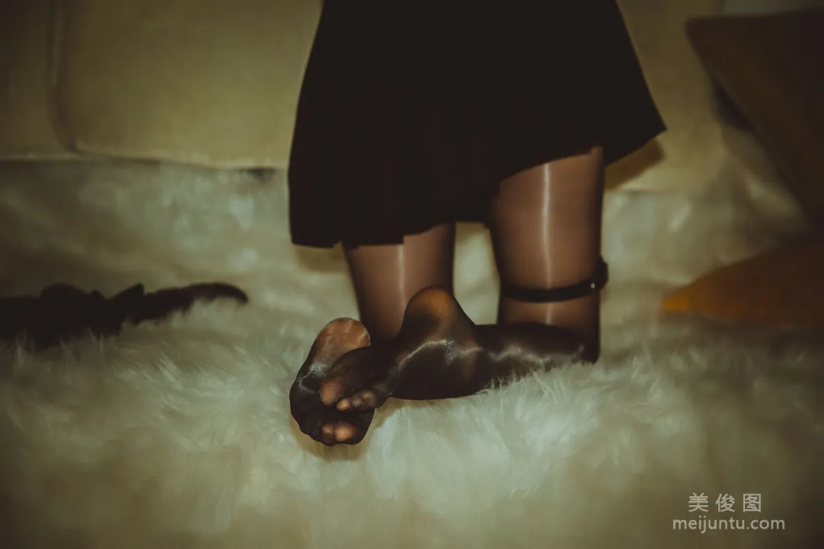 [Web Idols] Qisikuai wii 'Black Stockings Feet 2' Photo Set photo 69