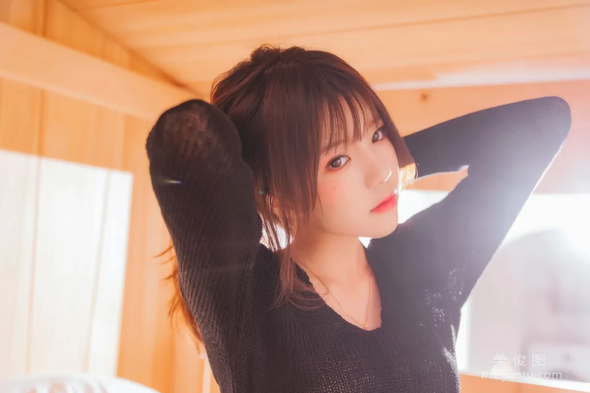 Ying Taomiao 'Black & White, Sexy Black' Photo Set photo 16