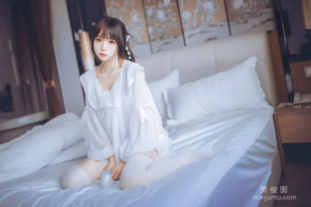 [美女Coser] 疯猫ss 《白色睡衣》 写真集12
