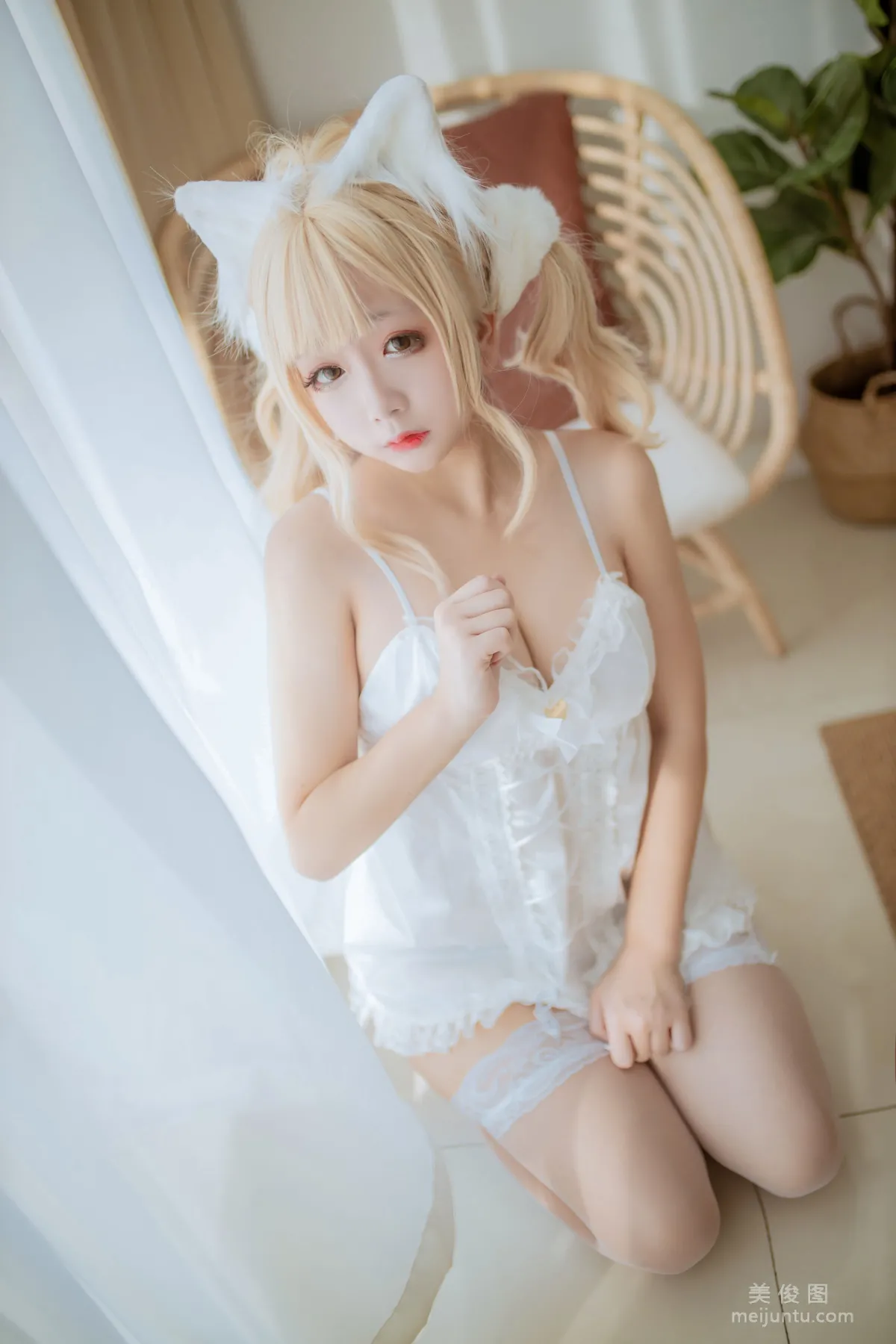 Ri Naijiao "Private Shoot Two-Person Cat Ears" Photo Set photo 41