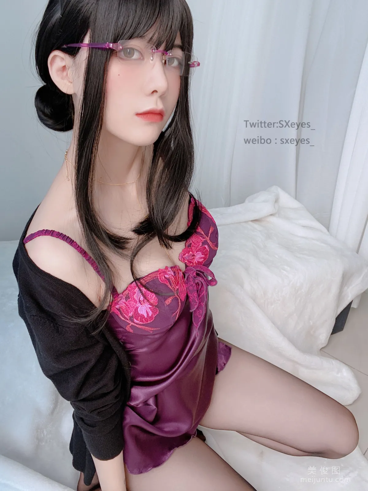 [美女Coser] 眼醬大魔王w 《開檔人妻》 寫真集 10