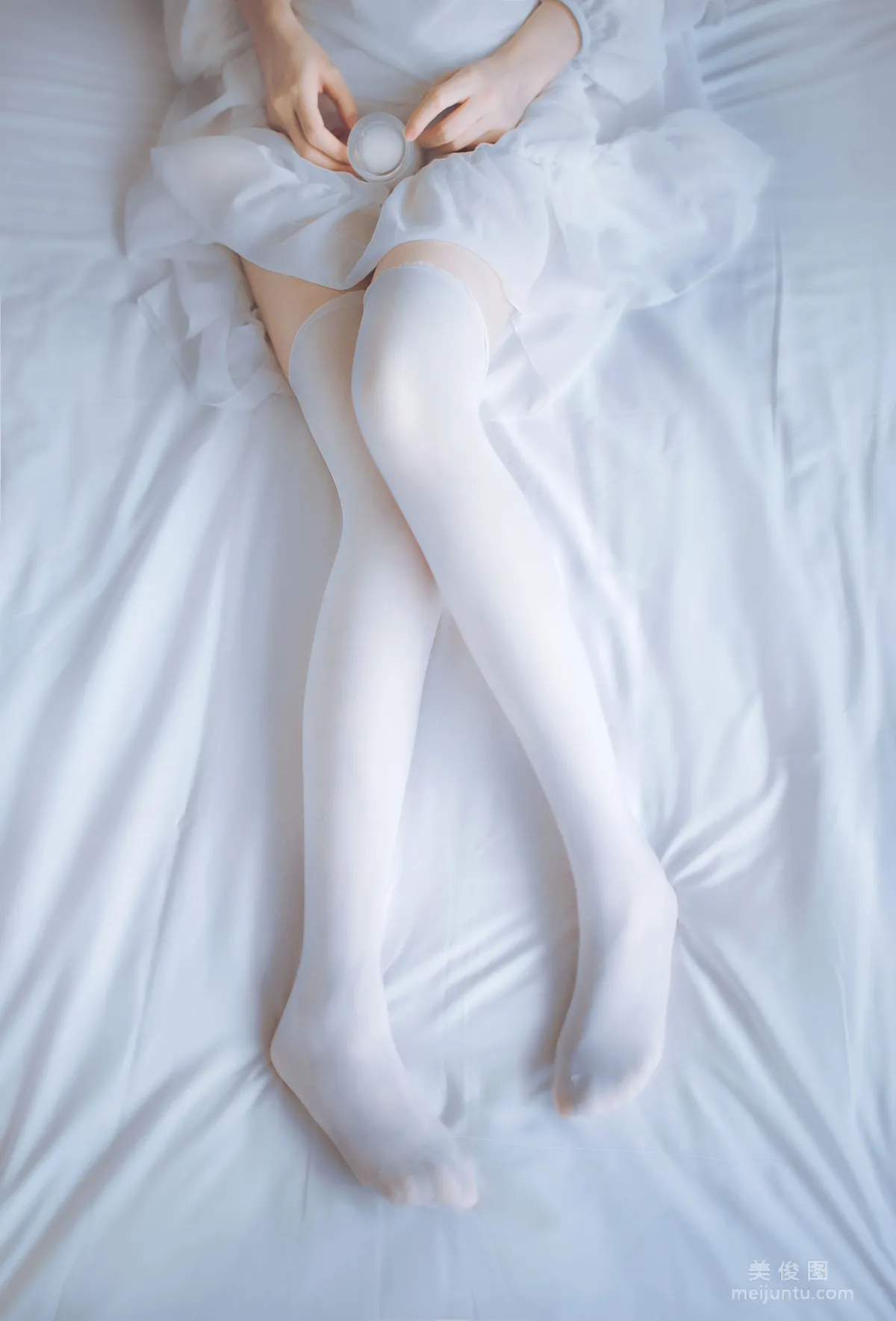 [美女Coser] 疯猫ss 《白色睡衣》 写真集6