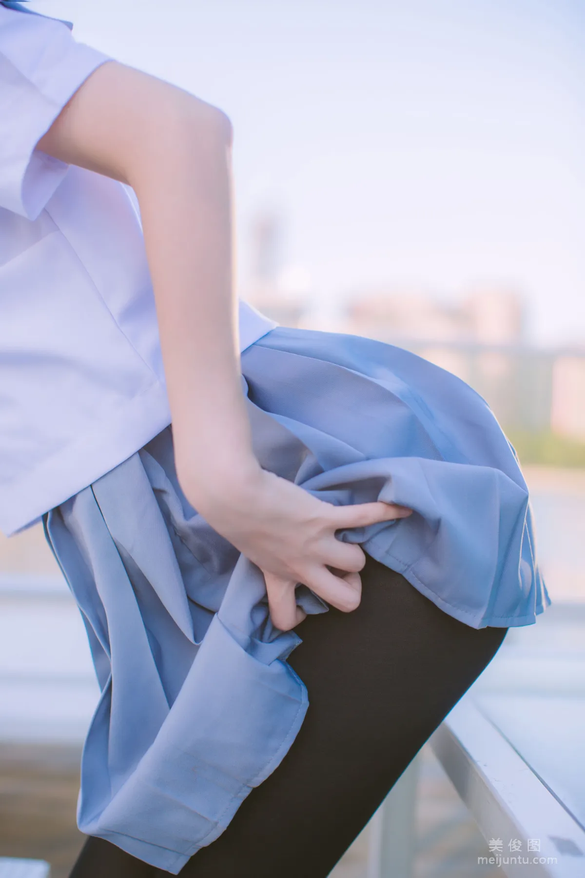 [美女Coser] 疯猫ss 《海边蓝白水手服》 写真集15