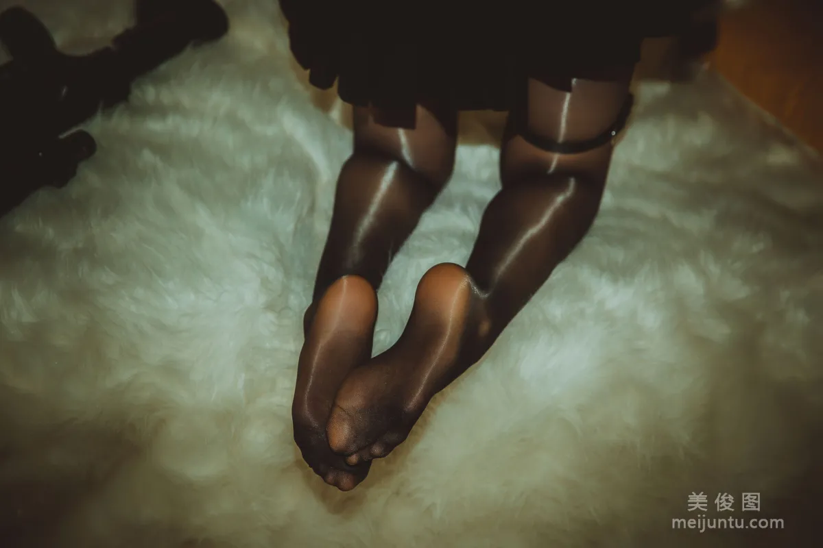 [Web Idols] Qisikuai wii 'Black Stockings Feet 2' Photo Set photo 70