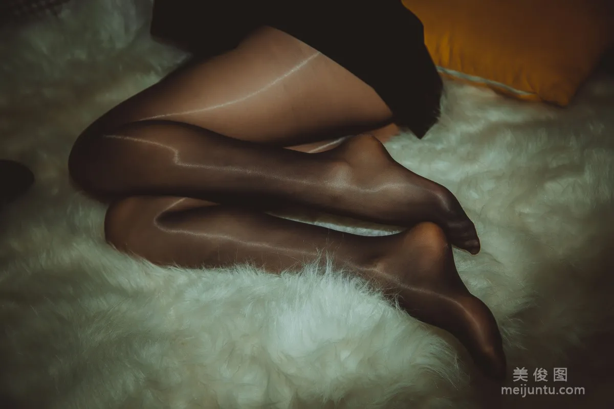 [Web Idols] Qisikuai wii 'Black Stockings Feet 2' Photo Set photo 72