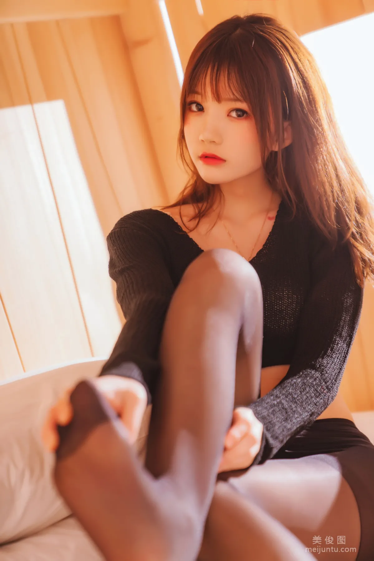 Ying Taomiao 'Black & White, Sexy Black' Photo Set photo 13