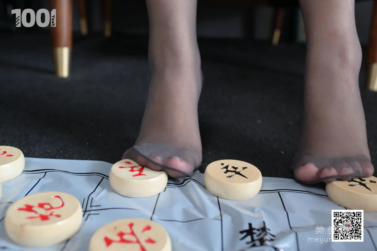 [IESS一千零一夜] 模特：真真&amp;小馬《誰與争鋒3》 黑絲美腿寫真集 12
