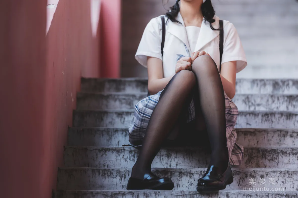 [网红Coser] 西瓜 《制服》 写真集7
