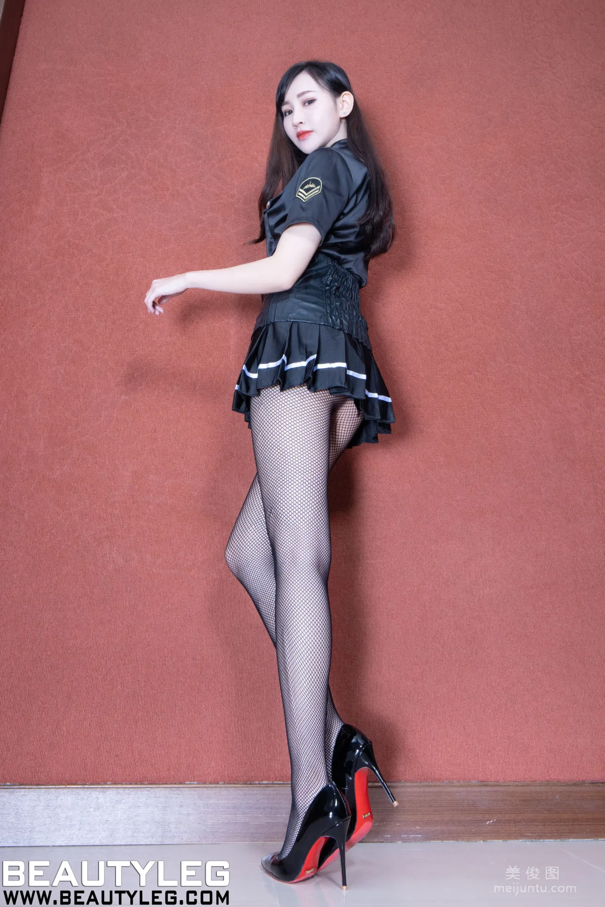 [Beautyleg] No.1935 腿模ChiChi《黑丝网袜制服+肉丝美腿》 写真集5