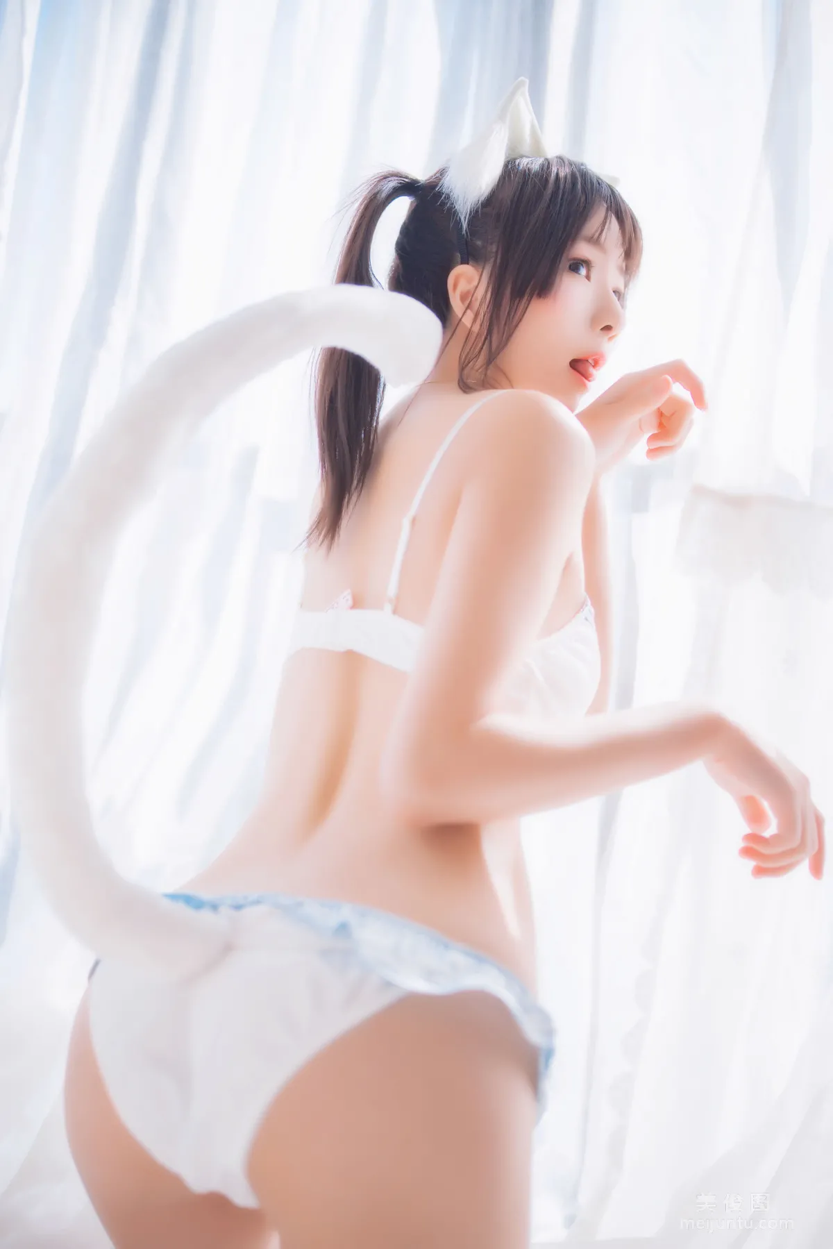 Ying Taomiao: Web Idols photo 2