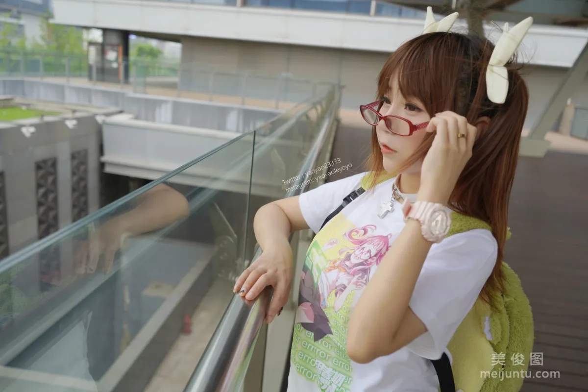 [美女Coser] 摇摇乐yoyo 《裸足》 写真集50