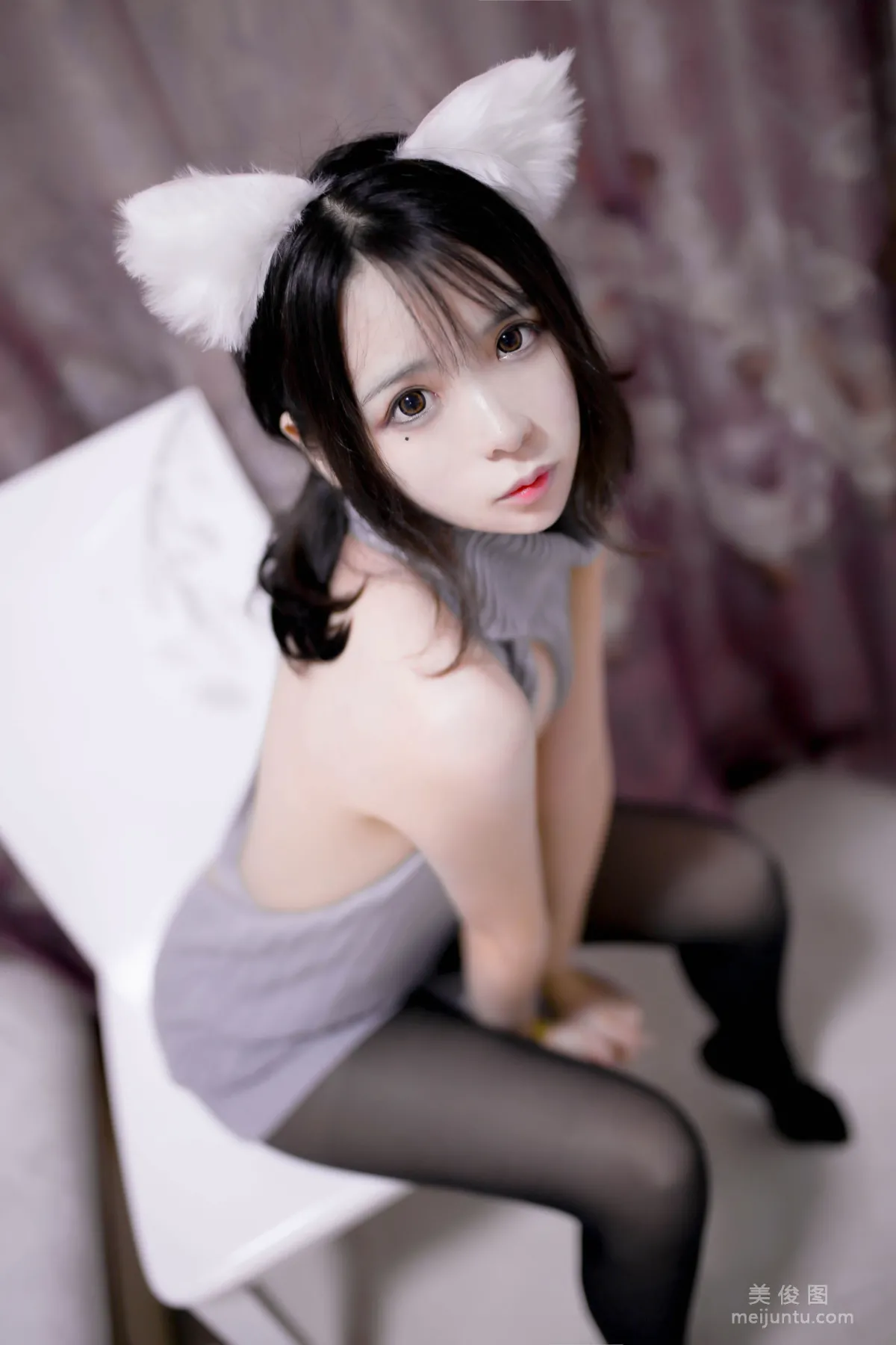 [美女Coser] 疯猫ss 《露背毛衣》 写真集10