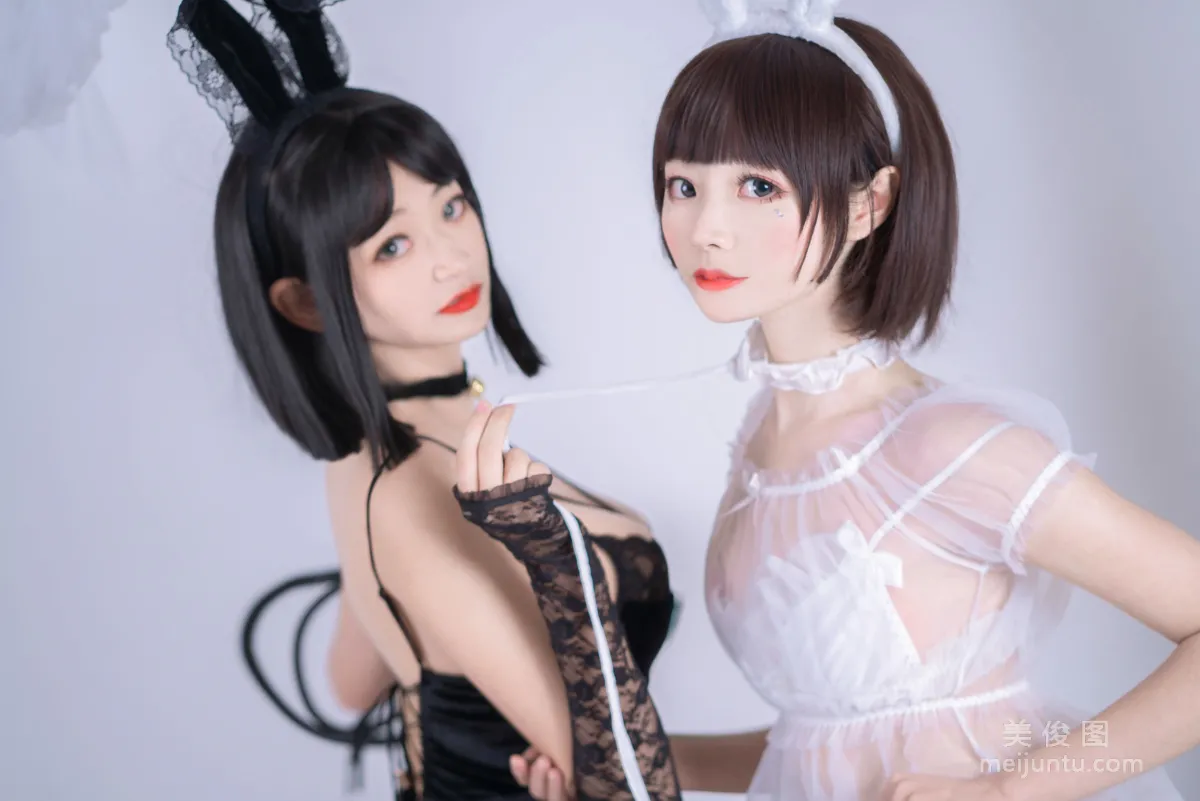 Baomo Jinhu &amp; San Xiao, Black and White Bunny Private Shoot Yuri Photo Set photo 27