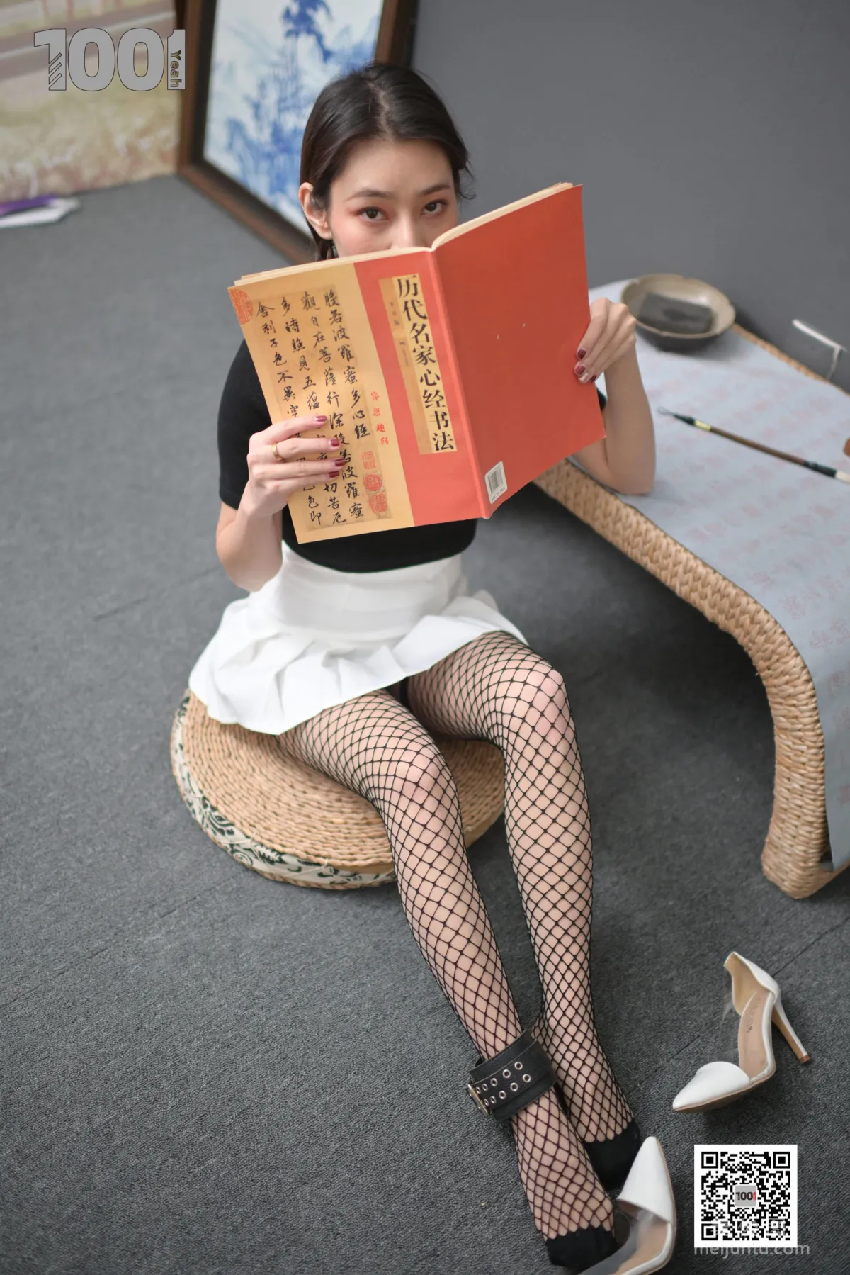 [One Thousand and One Nights] Model: Zhen Zhen Imprisoned at Home Practicing Calligraphy 2, Fishnet Stockings and Beautiful Feet Photo Set photo 8