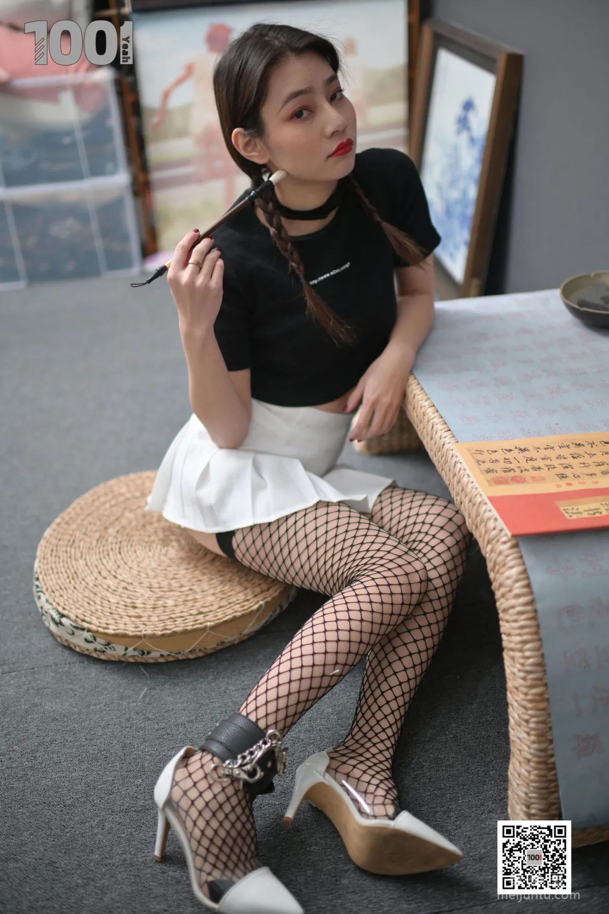 [One Thousand and One Nights] Model: Zhen Zhen, Locked at Home Practicing Calligraphy 1, Beautiful Legs Photo Set photo 67