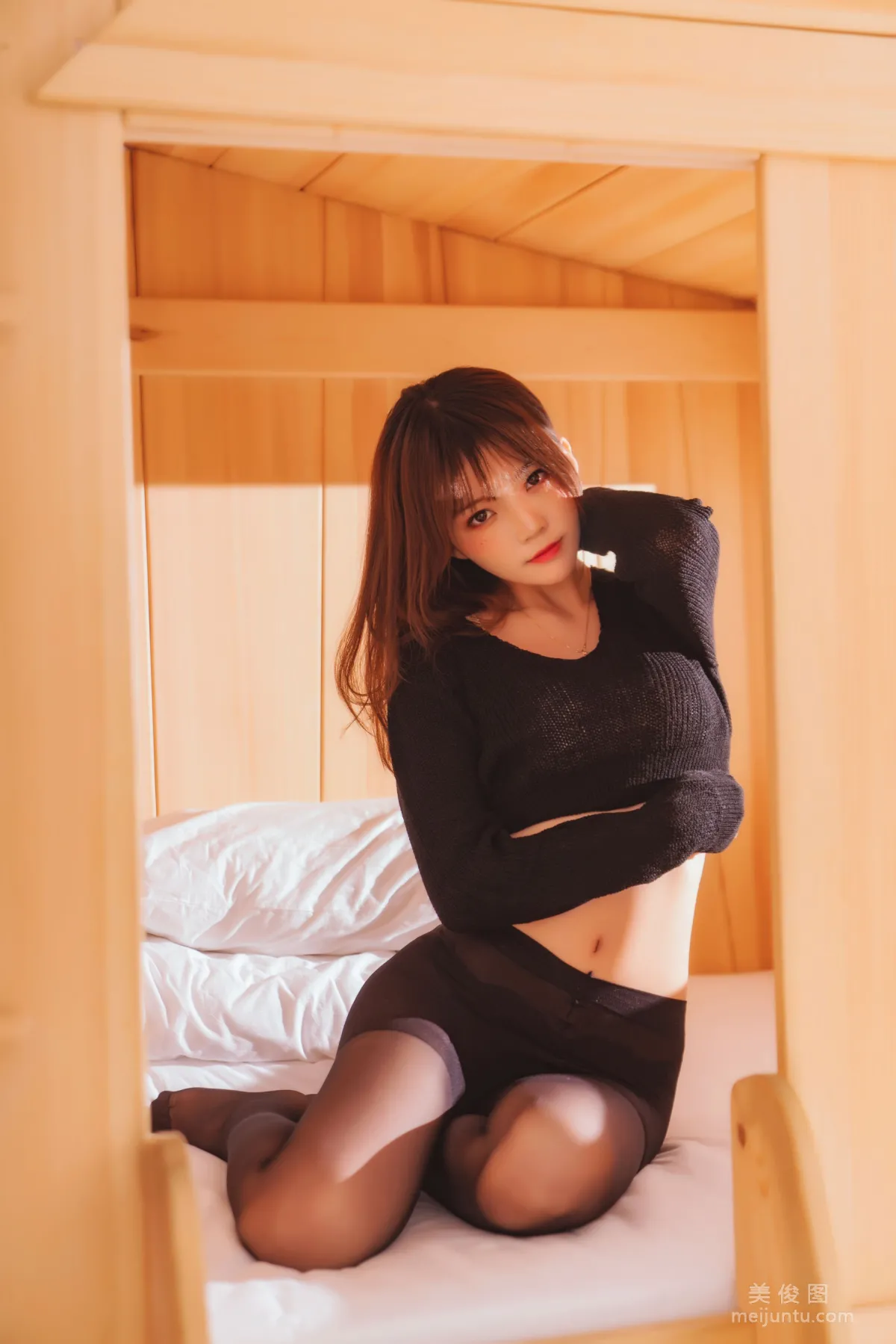 Ying Taomiao 'Black & White, Sexy Black' Photo Set photo 11