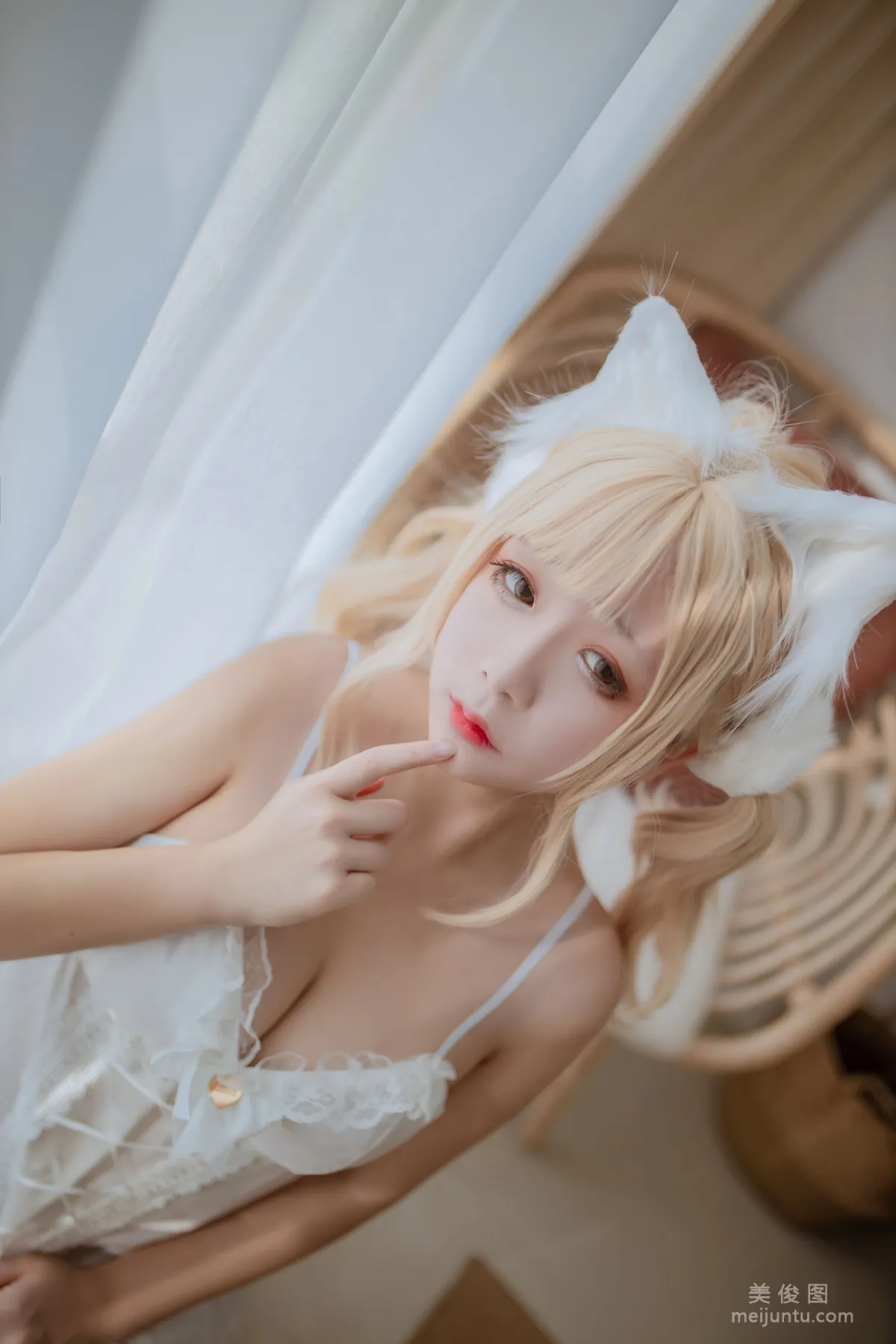 Ri Naijiao "Private Shoot Two-Person Cat Ears" Photo Set photo 42