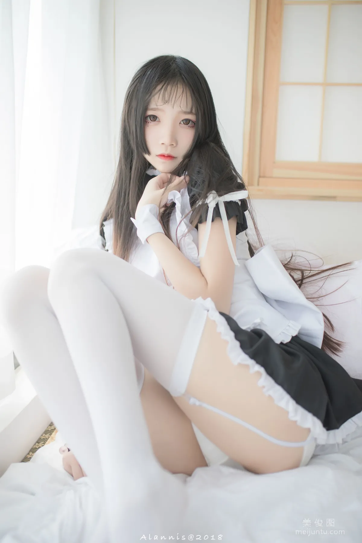 [美女Coser] 五更百鬼 《女仆》 寫真集 1