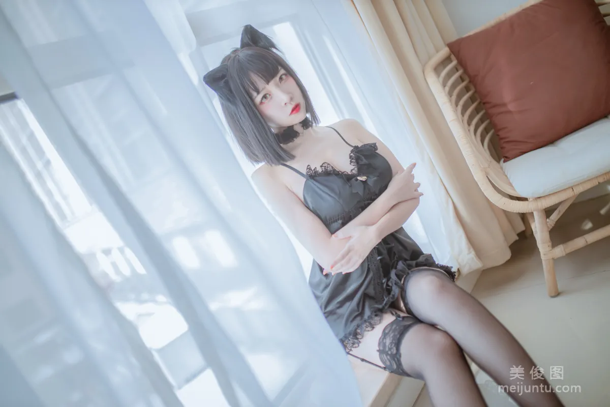 Ri Naijiao "Private Shoot Two-Person Cat Ears" Photo Set photo 4