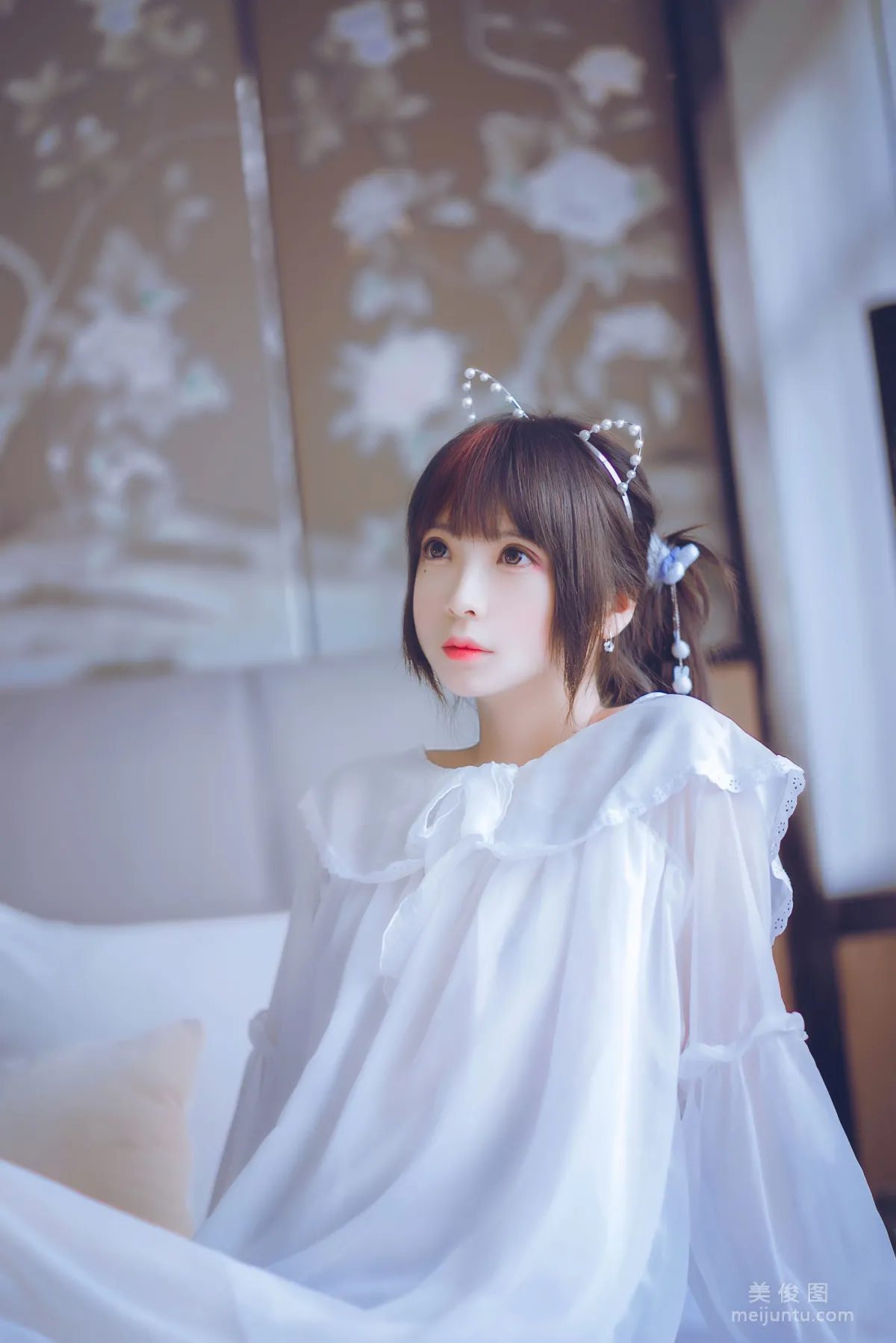 [美女Coser] 疯猫ss 《白色睡衣》 写真集1