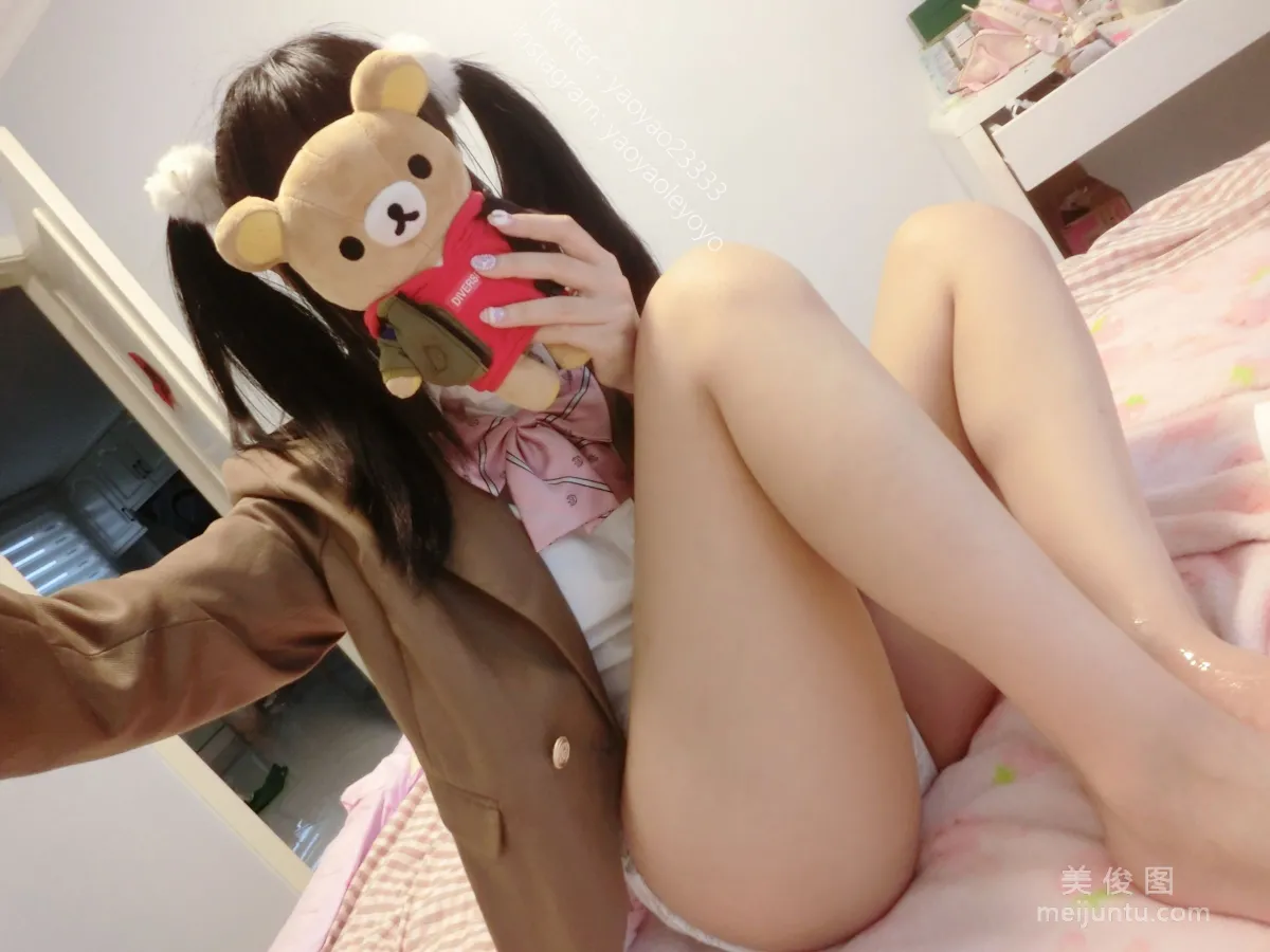 [美女Coser] 摇摇乐yoyo 《裸足》 写真集35
