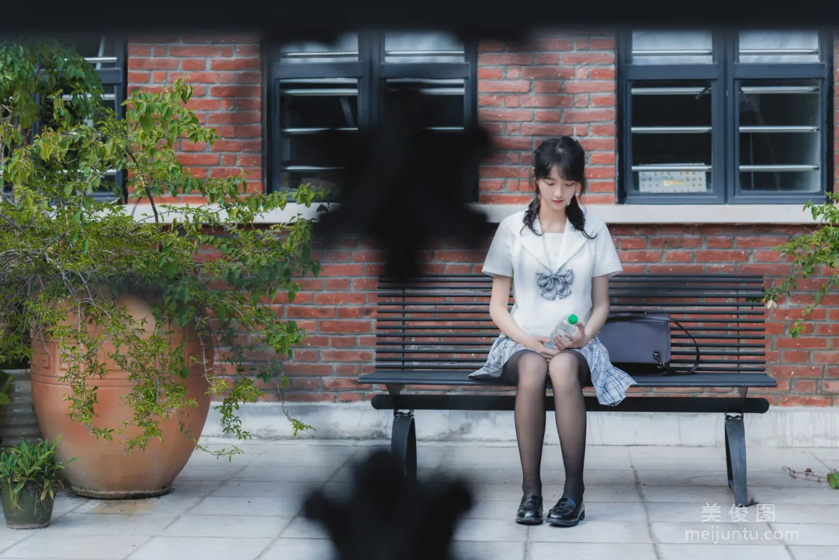 [网红Coser] 西瓜 《制服》 写真集8