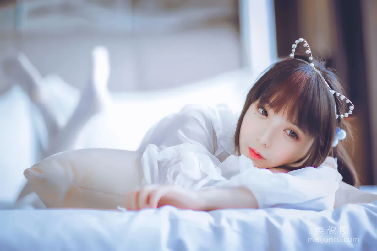 [美女Coser] 瘋貓ss 《白色睡衣》 寫真集 2