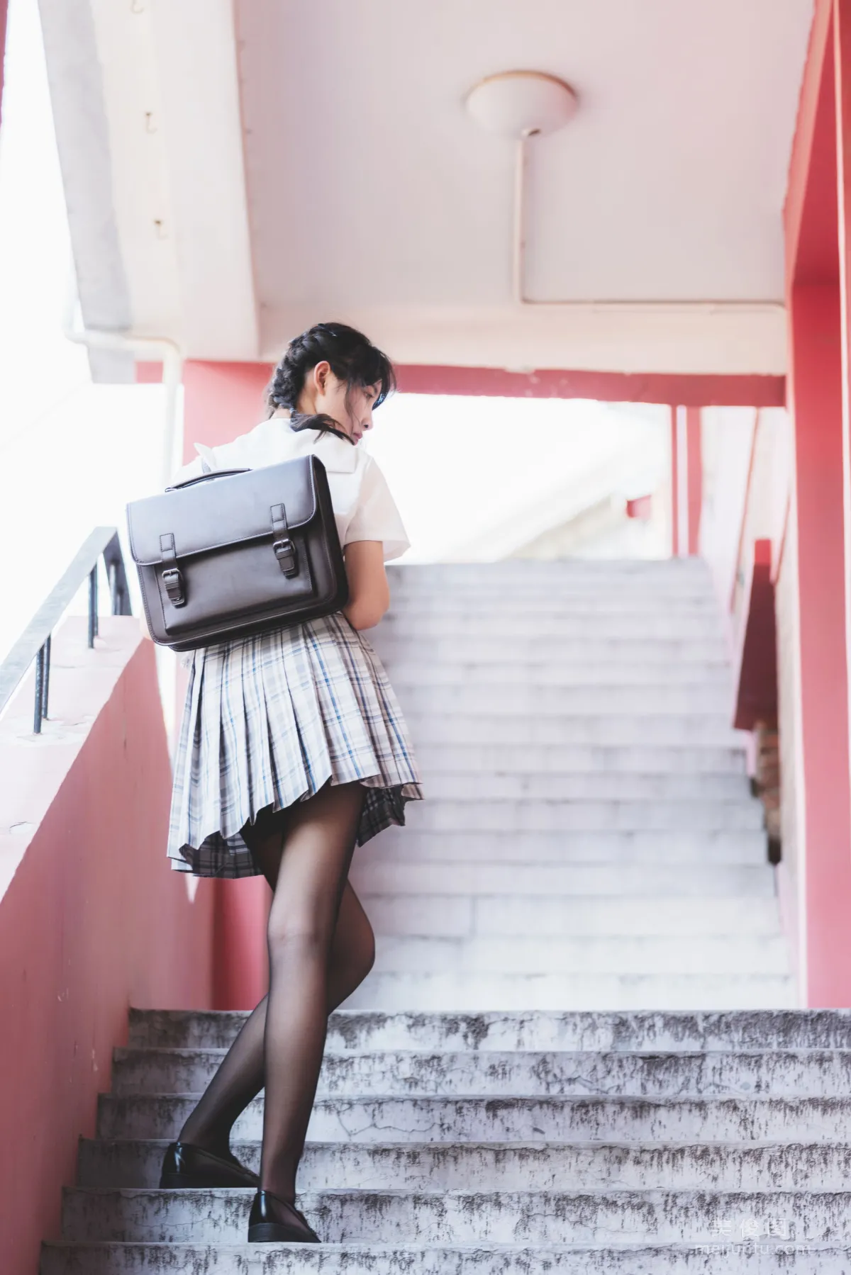 [网红Coser] 西瓜 《制服》 写真集9