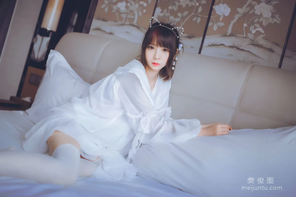 [美女Coser] 疯猫ss 《白色睡衣》 写真集8