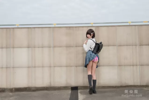 Coser南鴿 《少女裙底》 寫真集