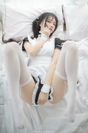 [美女Coser] 五更百鬼 《女仆》 寫真集