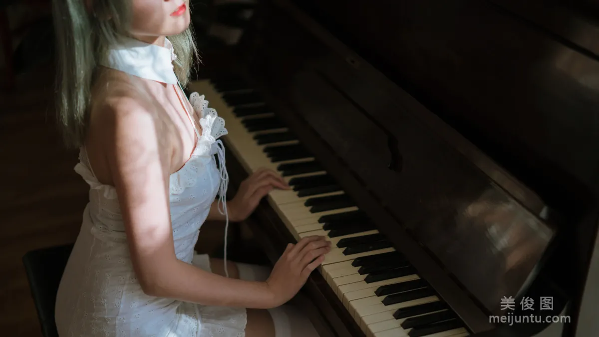 [网红Coser] Akisoso秋楚楚 《复古》 写真集7