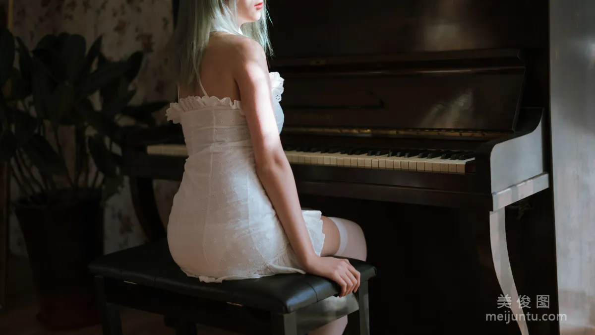 Qiu Chuchu: Web Idols photo 8