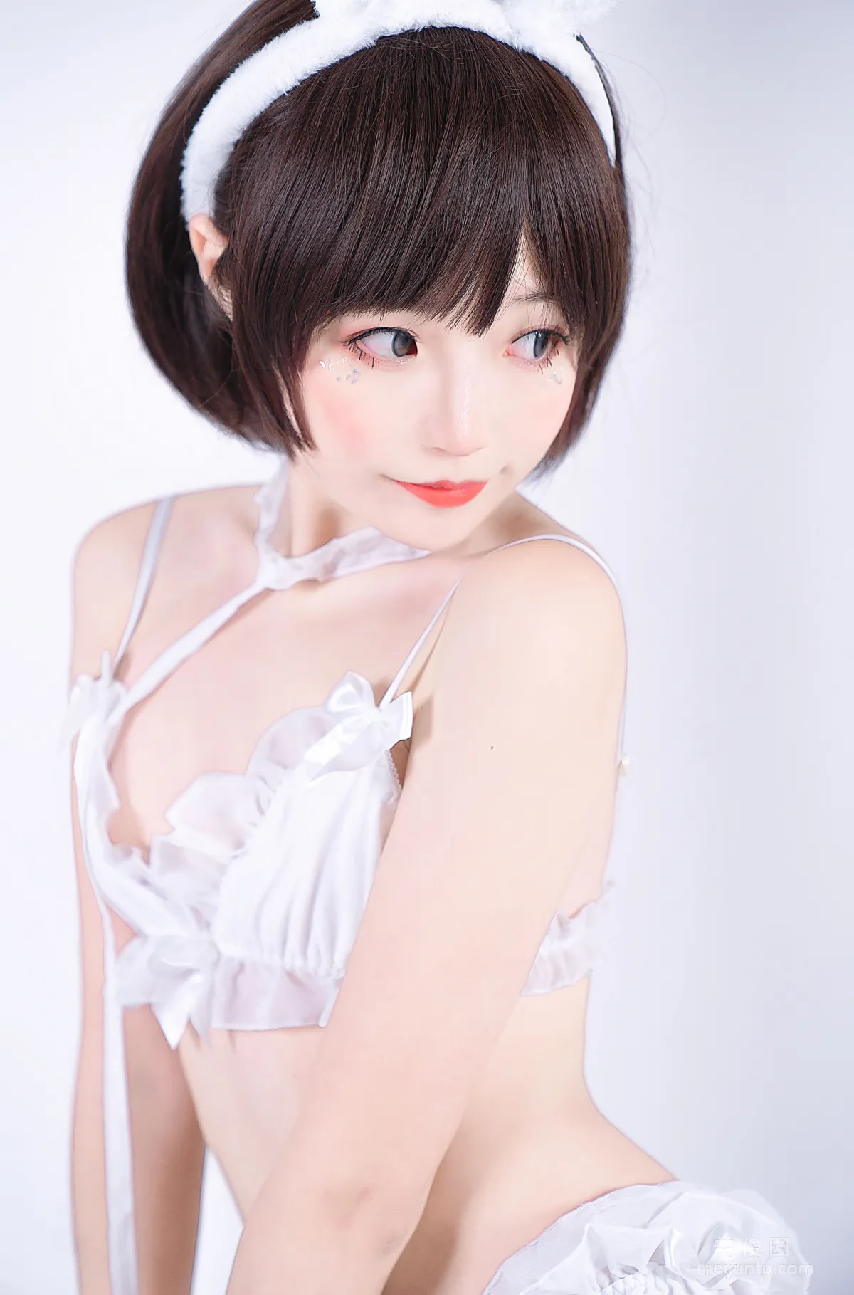 Baomo Jinhu &amp; San Xiao, Black and White Bunny Private Shoot Yuri Photo Set photo 3